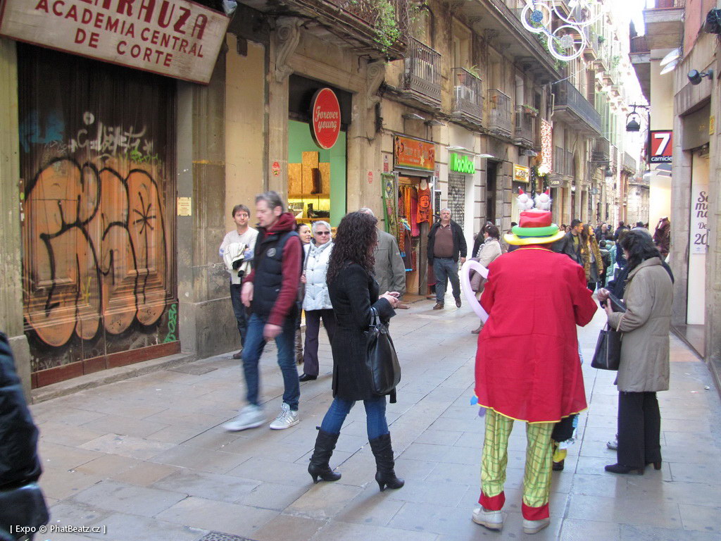 1312-1401_BarcelonaStreet_024