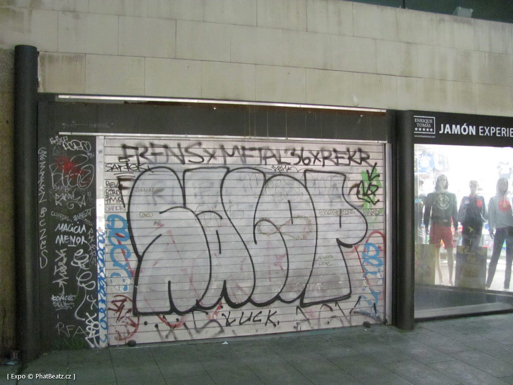 1312-1401_BarcelonaStreet_030