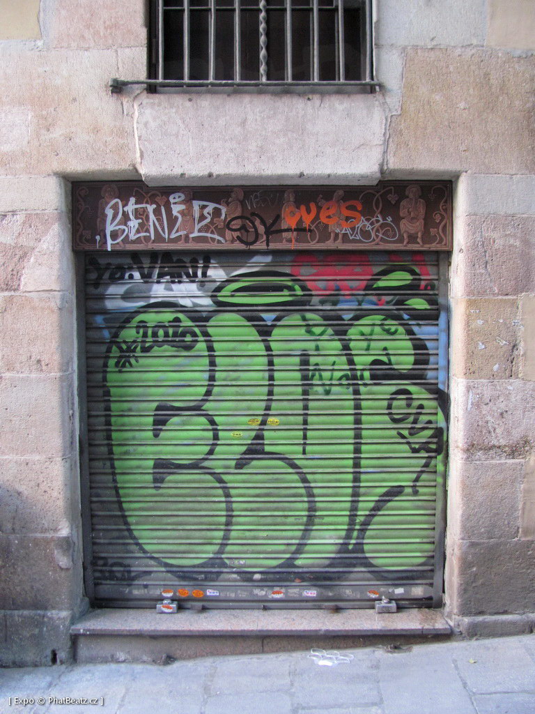 1312-1401_BarcelonaStreet_036