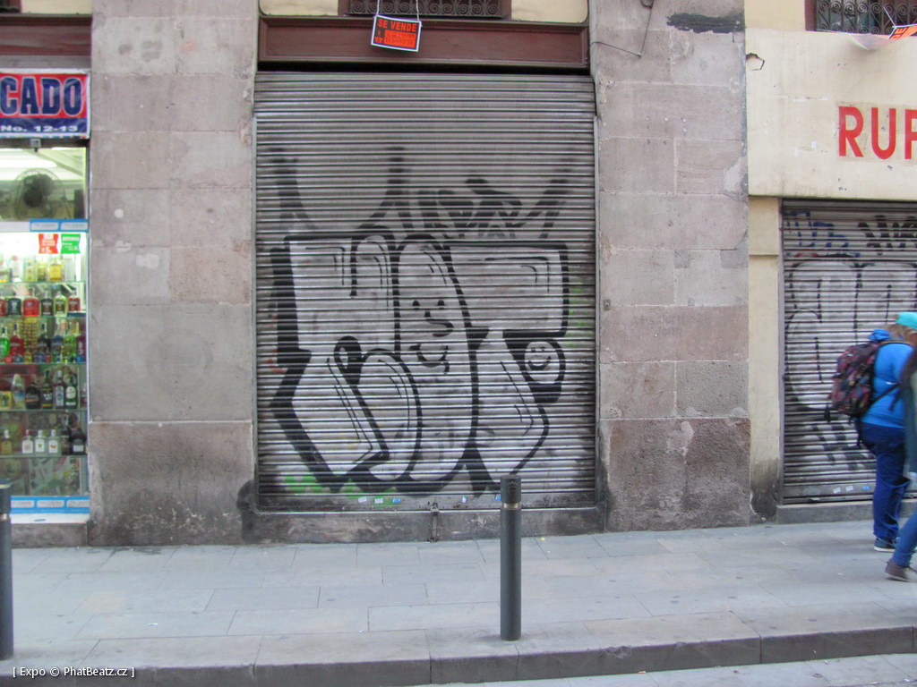 1312-1401_BarcelonaStreet_044