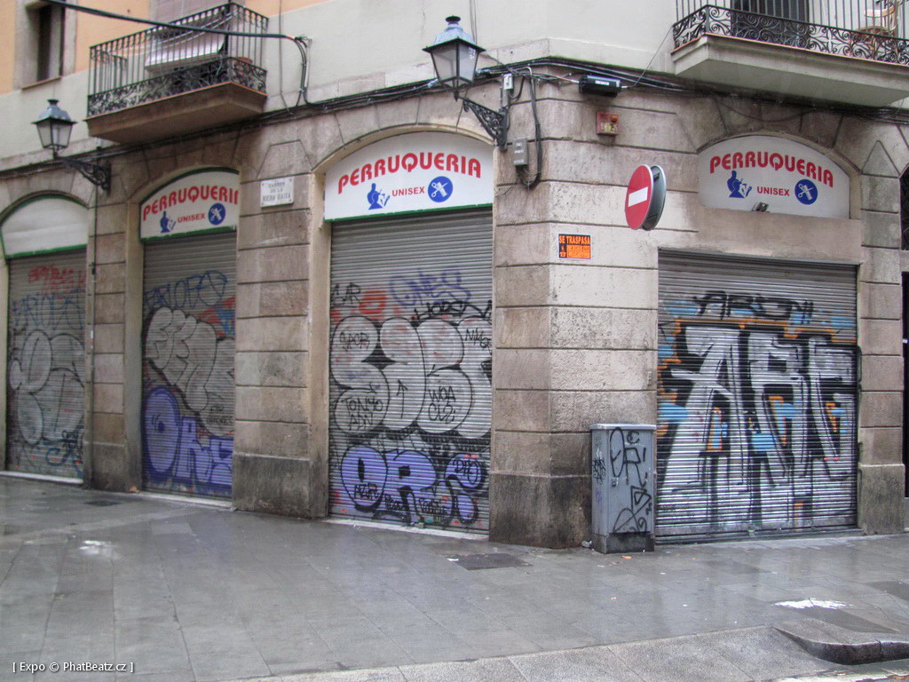 1312-1401_BarcelonaStreet_074