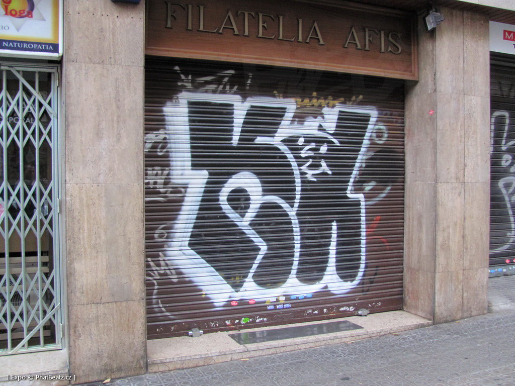 1312-1401_BarcelonaStreet_095