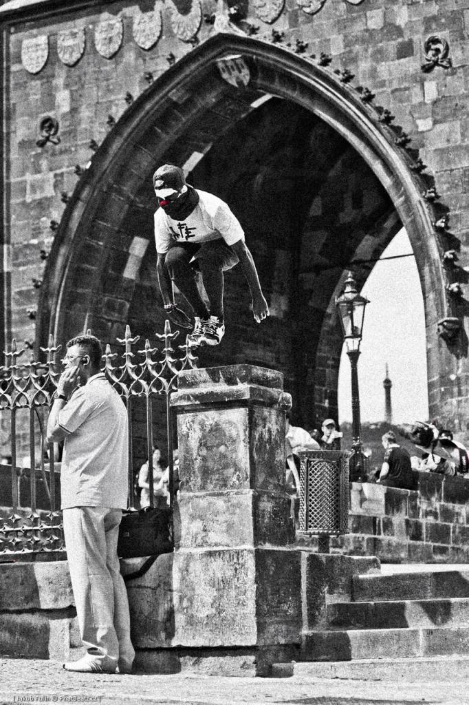 Rumpel - Parkour in the streets of Prague (1)